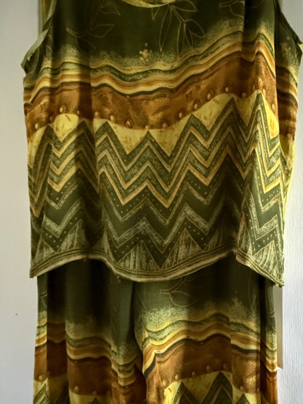 SACRED THREADS. 2 Piece tank top and slacks. 100% Rayon size M/L